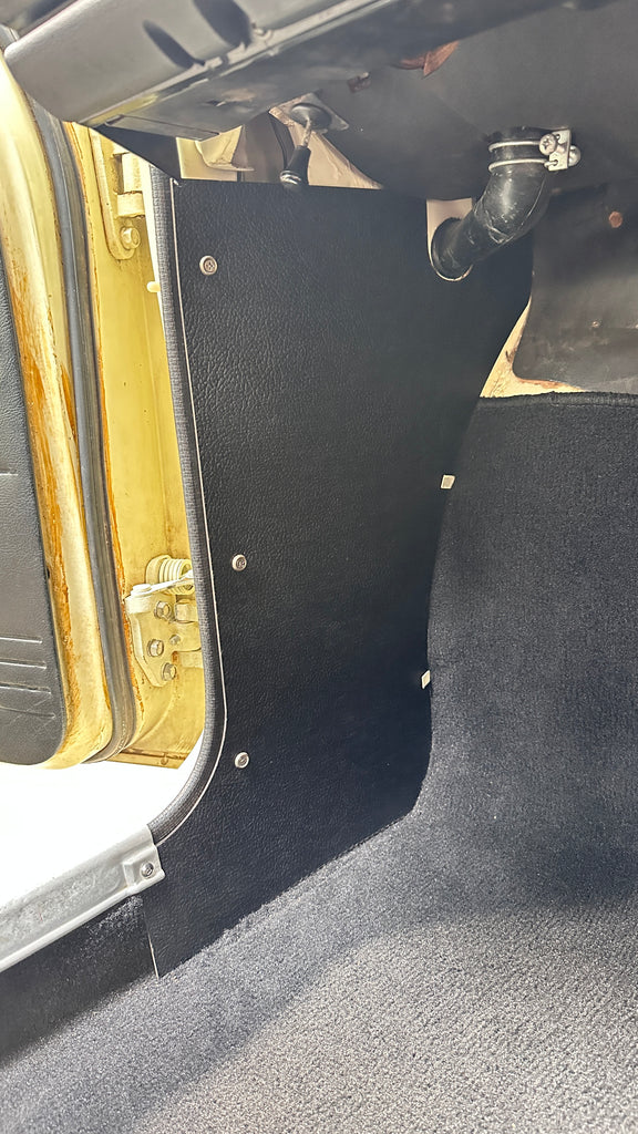 Datsun 510 1600 Bluebird 1967 - 73 - Kick Panel