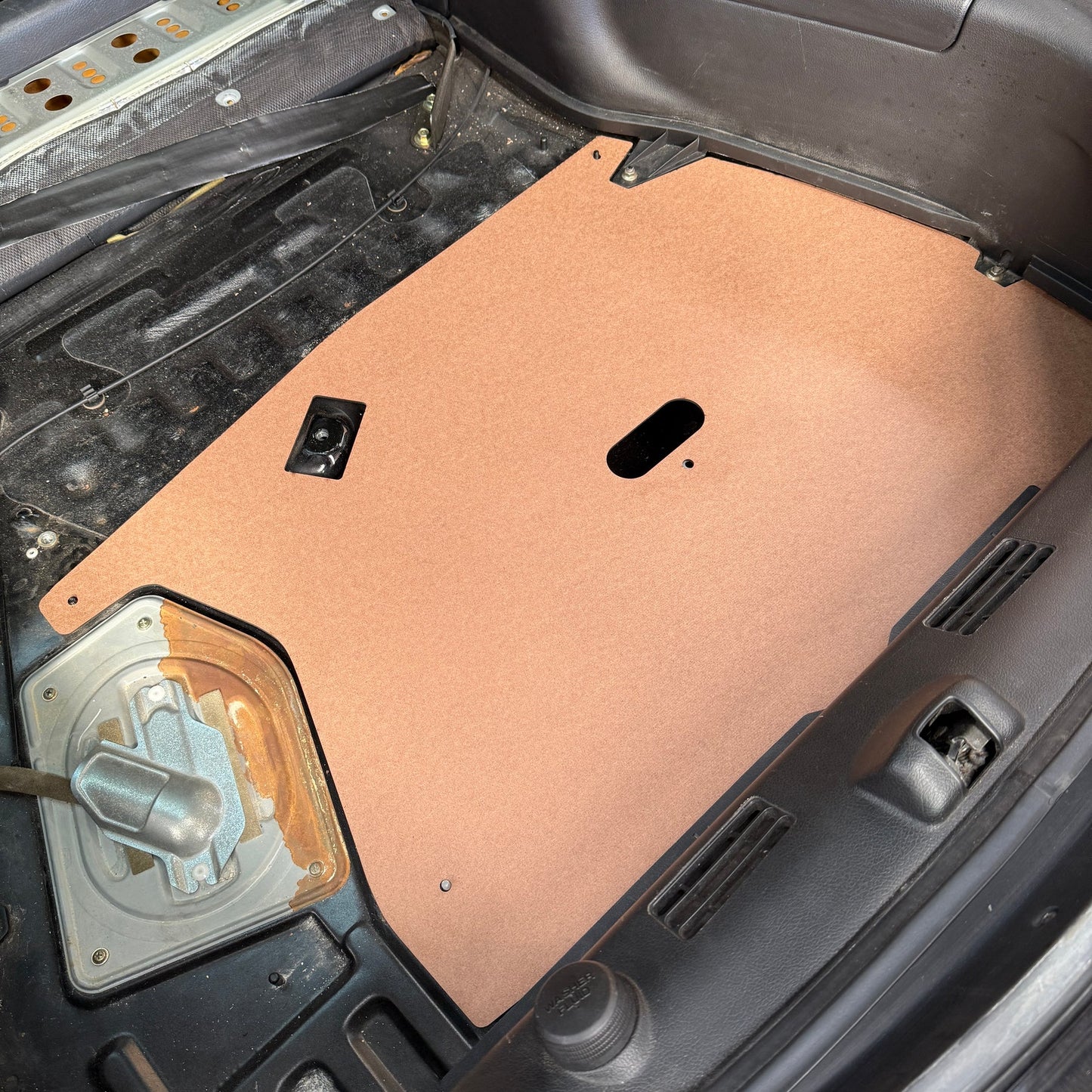 Mazda FD RX7 1991 - 02 - Spare Wheel Cover
