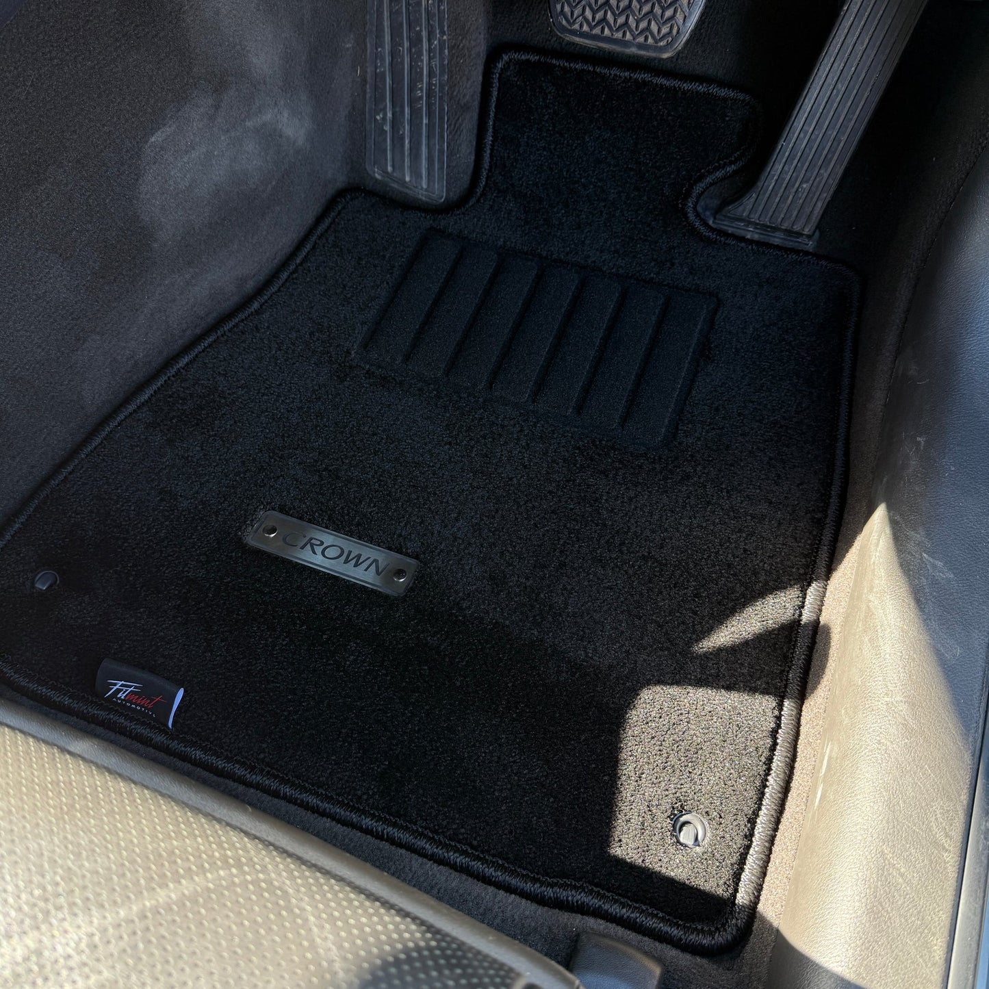Toyota S200 Crown 2008 - 11 - Floor Mats