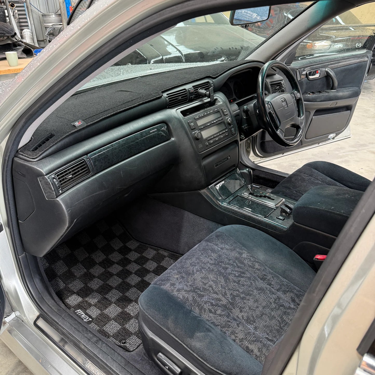 Toyota S170 Crown Athlete 1999 - 07 - Checker Floor Mats