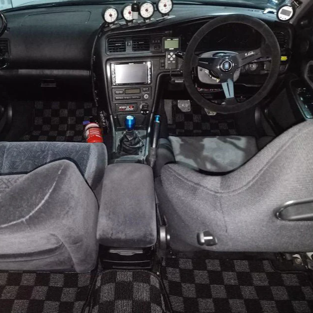 Toyota JZX110 Mark II Blit Verossa 2000 - 07 - Checker Floor Mats